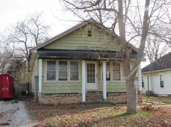104 Clark St, Pana, IL 62557
