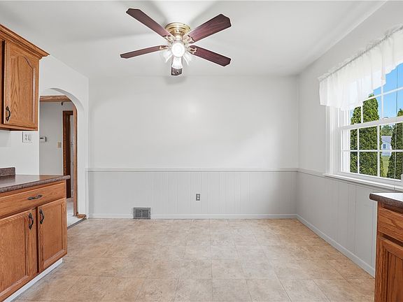 5th image of 16 Kenneth Ave