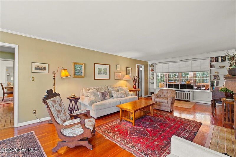 5th image of 28 Saratoga Drive