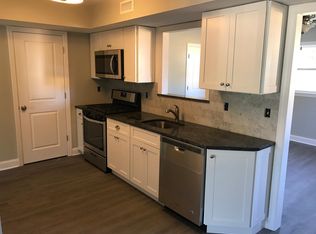 103 Farmhouse Rd, Sicklerville, NJ 08081