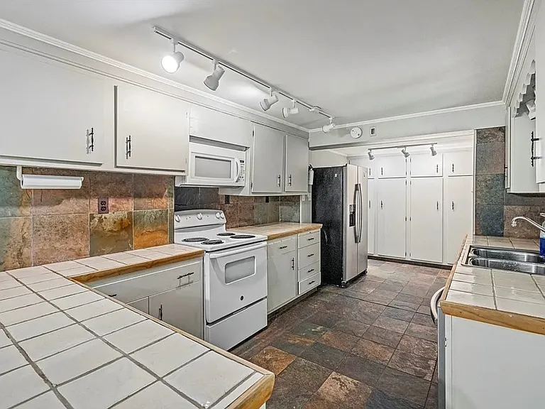 311 Redgate Rd — Photo 12