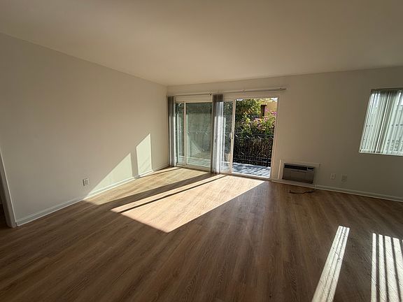 4th image of 11944 Mayfield Ave APT 105