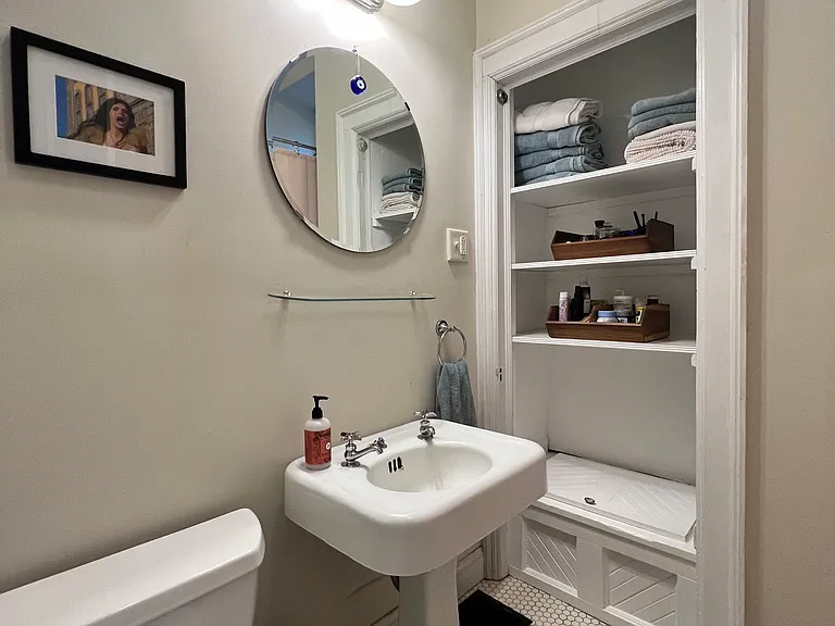 496 Porter Ave #1 — Photo 7