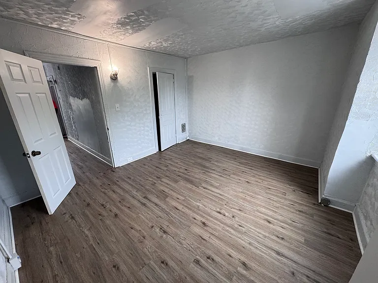 1323 Berryhill St #1 — Photo 9