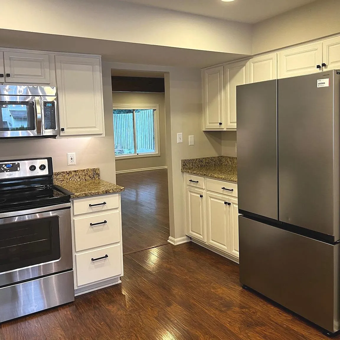 3 bed, 2.5 bath, 1626 sqft, $3,300 — Photo 3