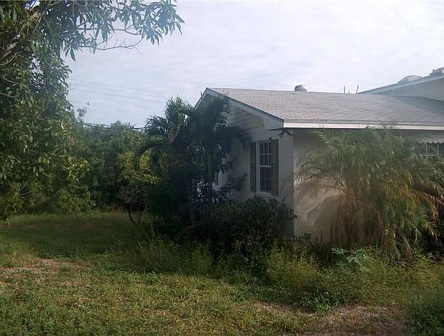 2nd image of 1913 NE Lake Pl