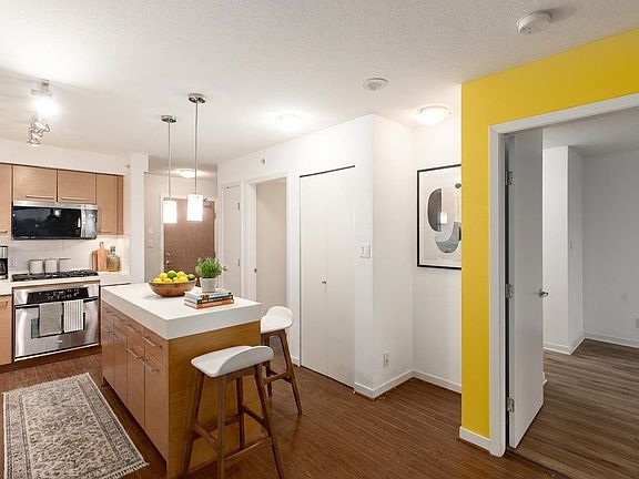 4th image of 2770 Sophia St #408
