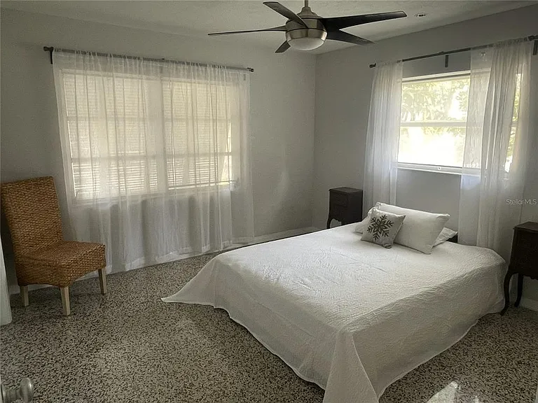 Poinsettia Dr — Photo 9