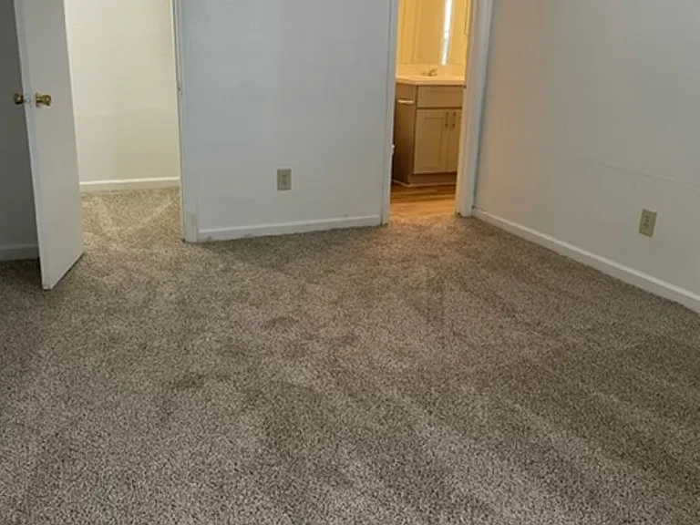 Emerald Cove Apartments — Photo 178