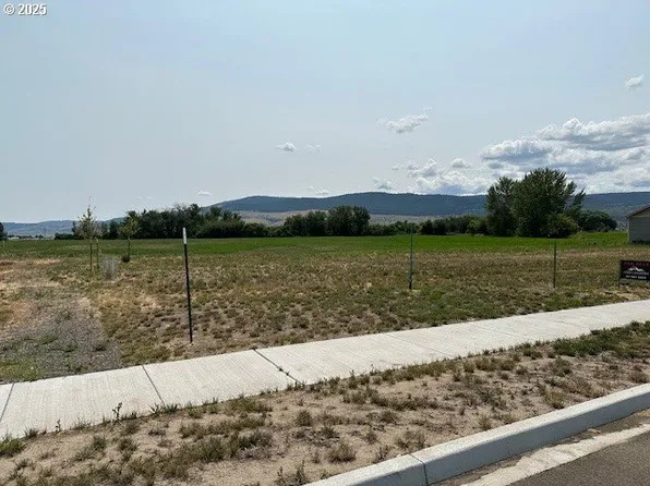 10505 Jeff Ln, La Grande, OR 97850