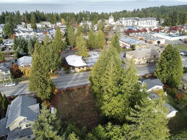 172 Fern Rd W, Qualicum Beach, BC V9K 1S4