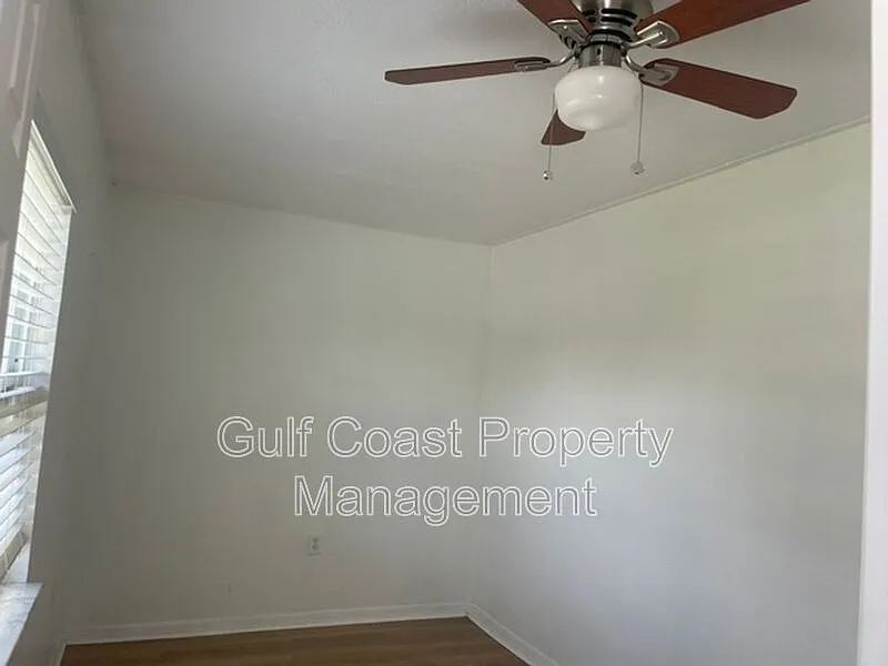 3 bed, 2.0 bath, 1100 sqft, $2,300 — Photo 4