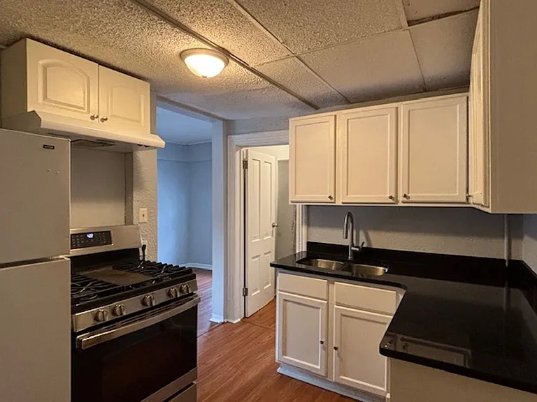 580 Thomas Ave W — Photo 16