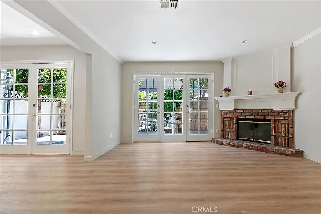 3 bed, 2.5 bath, 1868 sqft, $4,550 — Photo 2