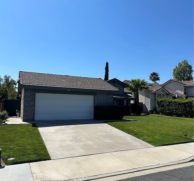 1st image of 41651 Avenida De La Reina