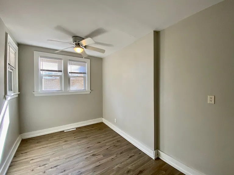 1029 Dana Apts — Photo 19