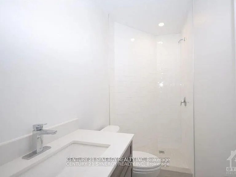 571 McLeod St #1A — Photo 8