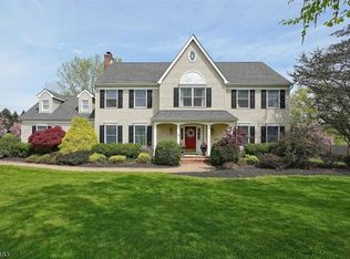4 Canterbury Ln, Lebanon, NJ 08833