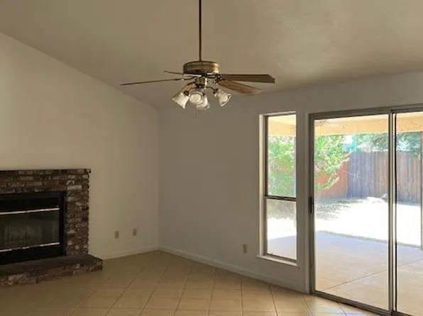 6131 N Constance Ave, Fresno, CA 93722