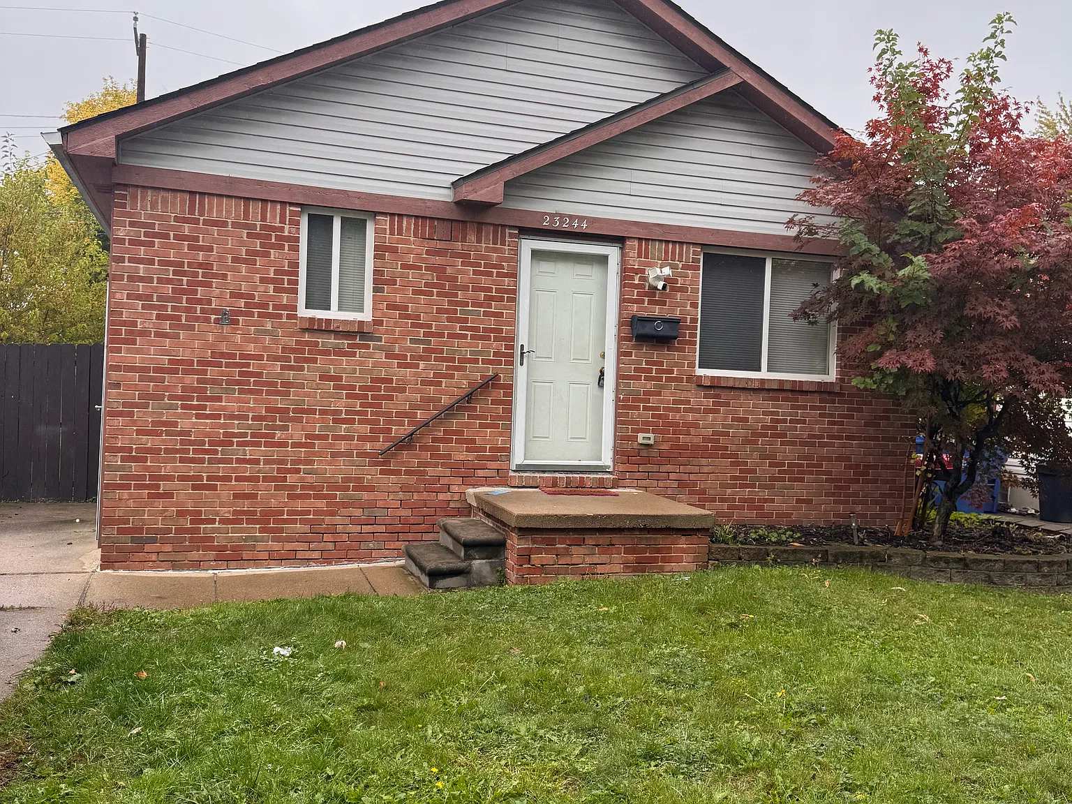 3 bed, 1100 sqft, $1,850 — Photo 1
