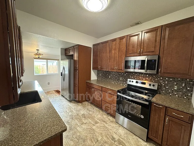 219 E Jefferson St — Photo 12