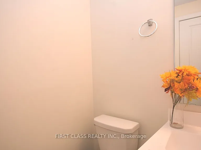 88 William Duncan Rd — Photo 5