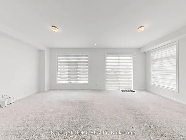 2046 Cameron Lott Cres — Photo 13