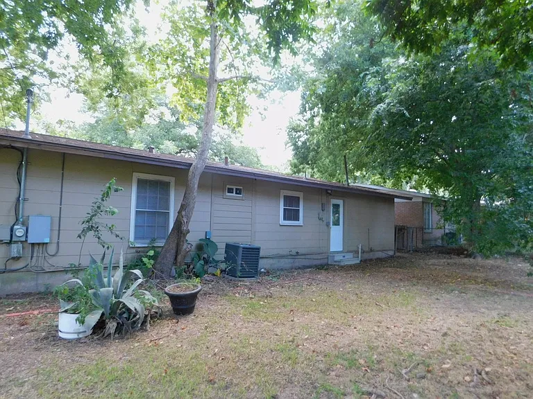 1400 Berkshire Dr — Photo 17