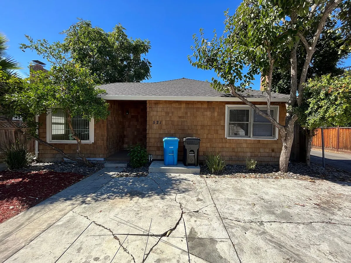 Building Photo - 521 Hilmar St
