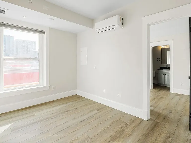 1023 N Broadway #304 — Photo 5