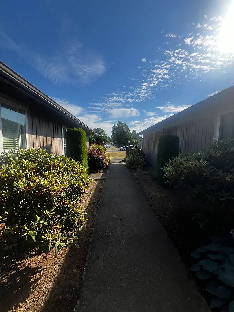Adorable 2 Bedroom in Lynden! — Photo 4
