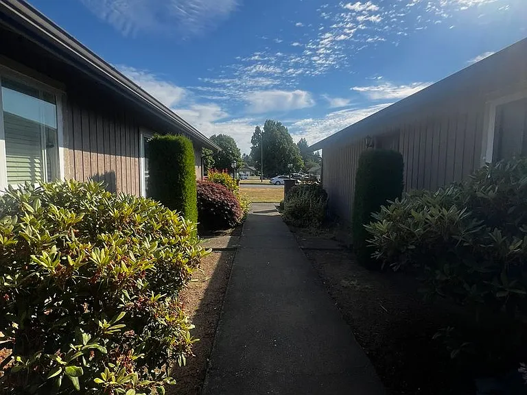 Adorable 2 Bedroom in Lynden! — Photo 4