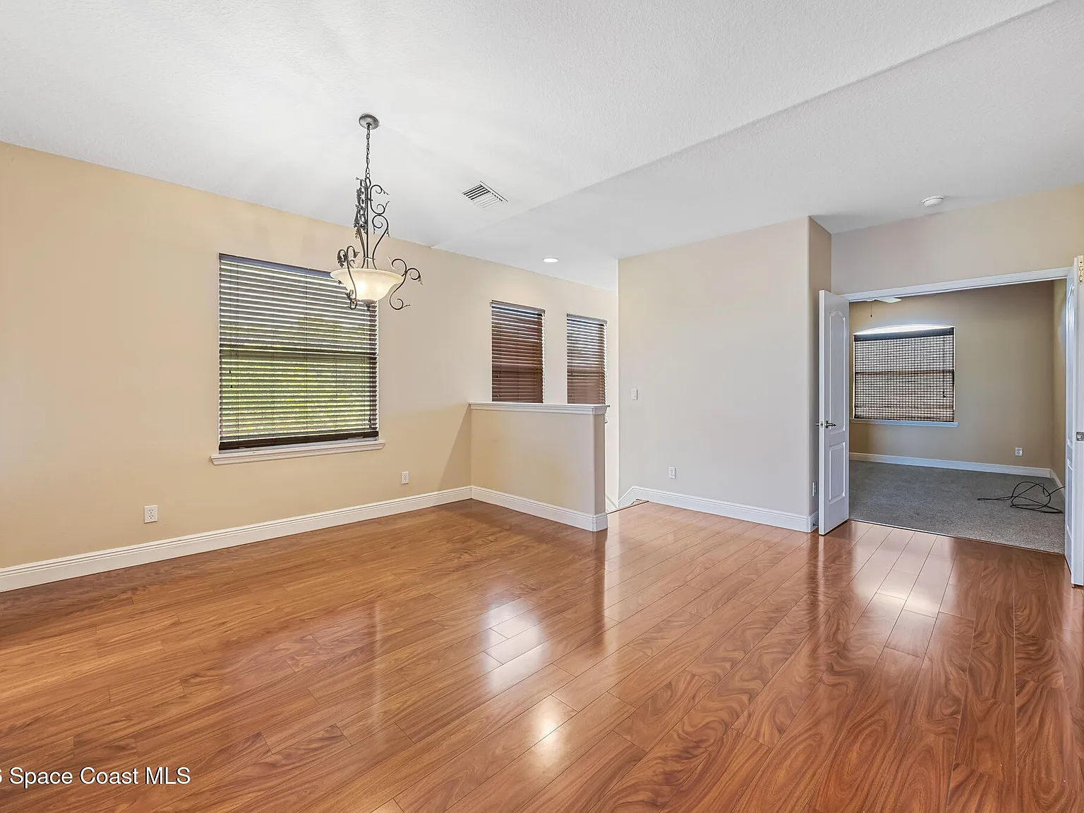 3 bed, 2.0 bath, 1860 sqft, $2,100 — Photo 4