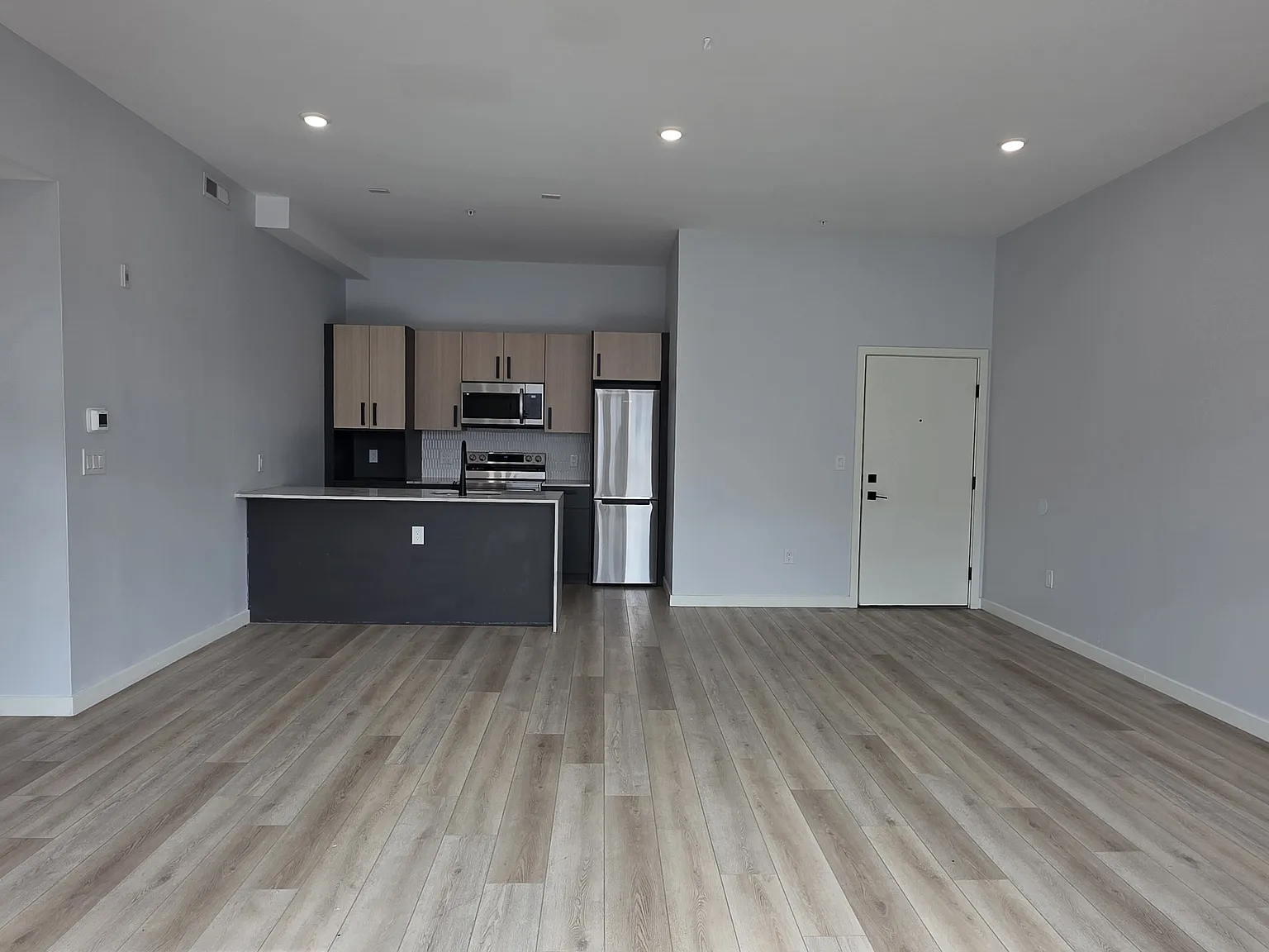 2 bed, 1000 sqft, $2,400 — Photo 3