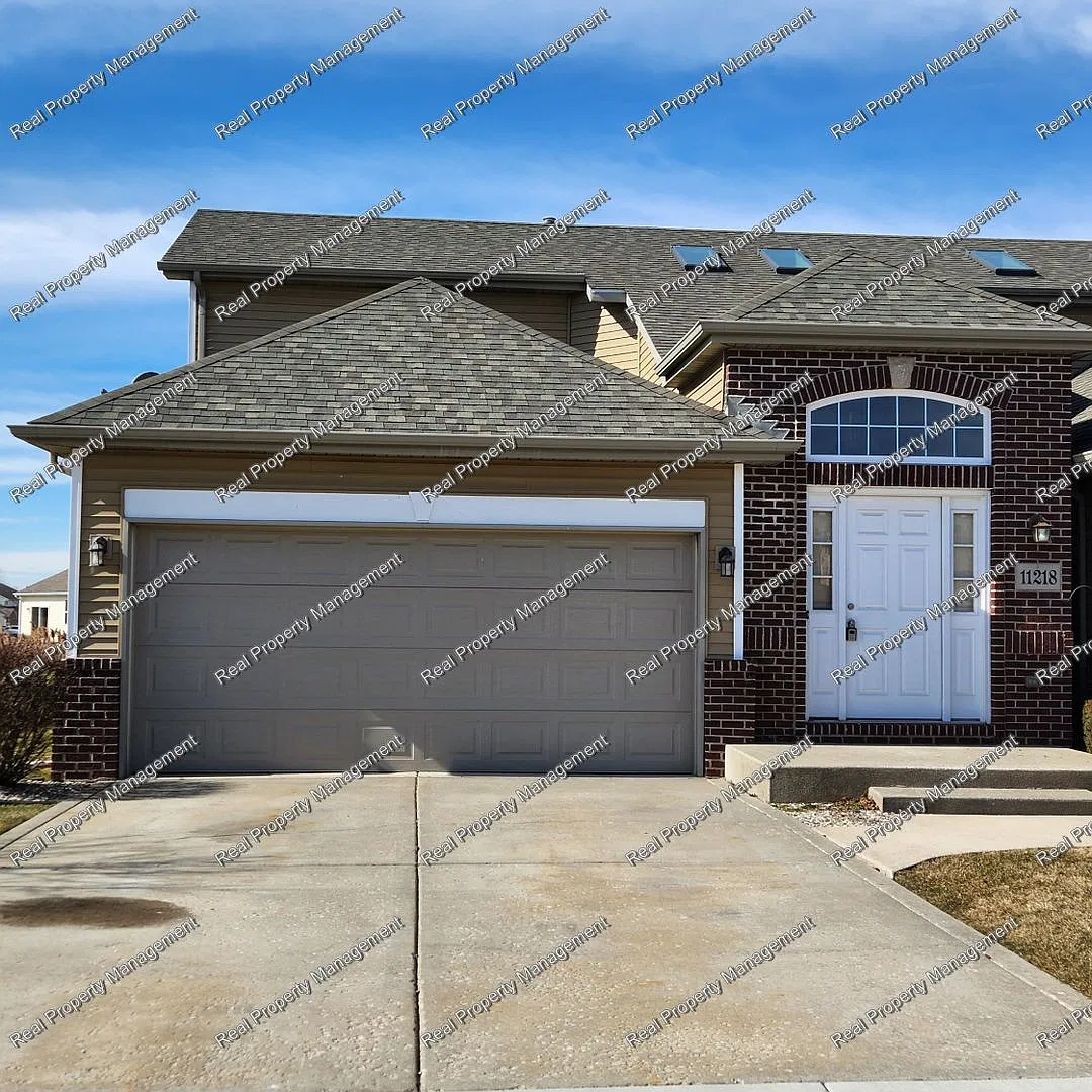 Four Bedroom Winfield Townhome — Photo 1