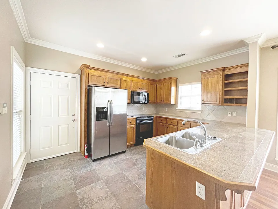 10362 Hillmont Ave