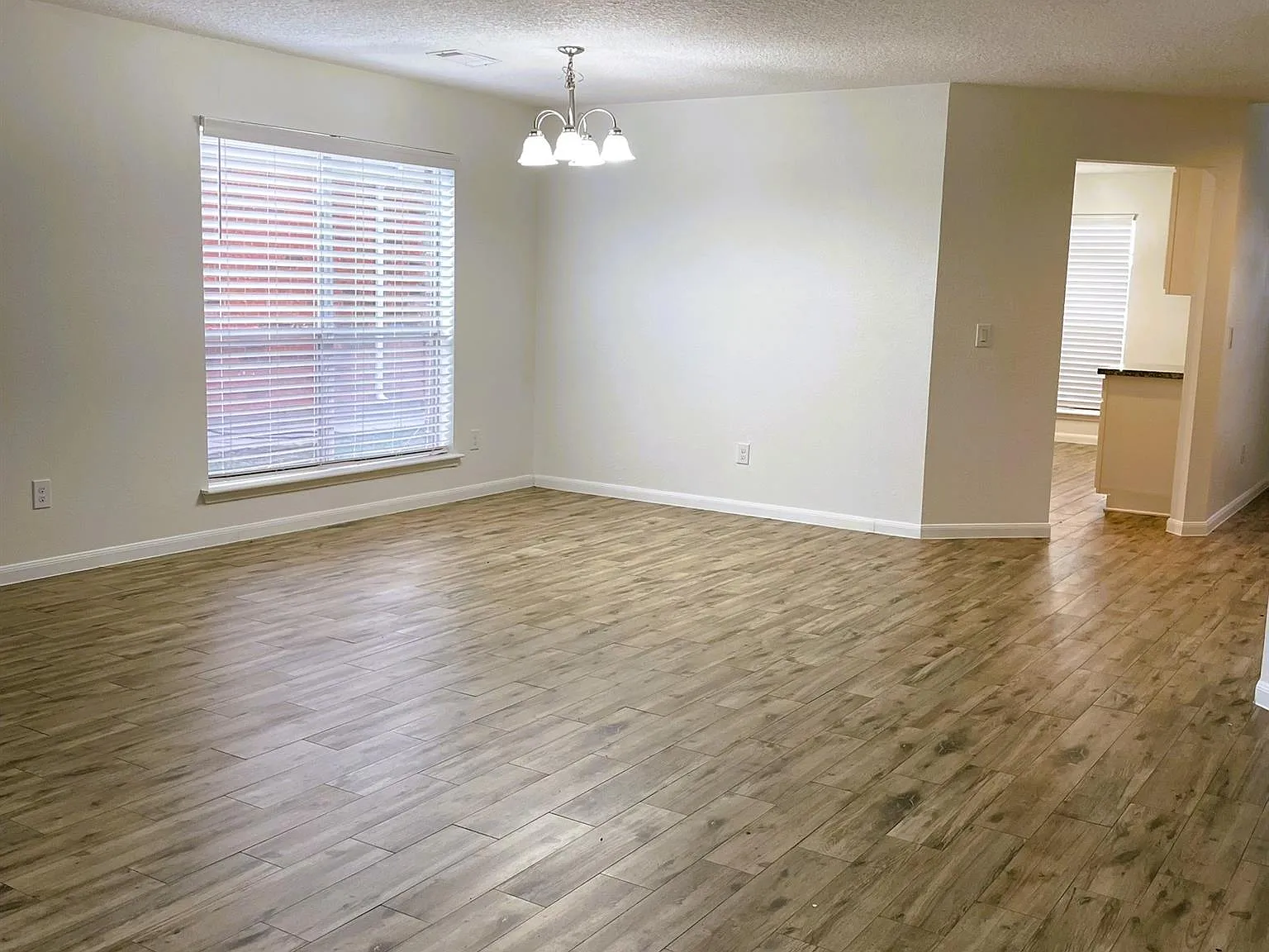 4 bed, 2.5 bath, 2486 sqft, $2,150 — Photo 3