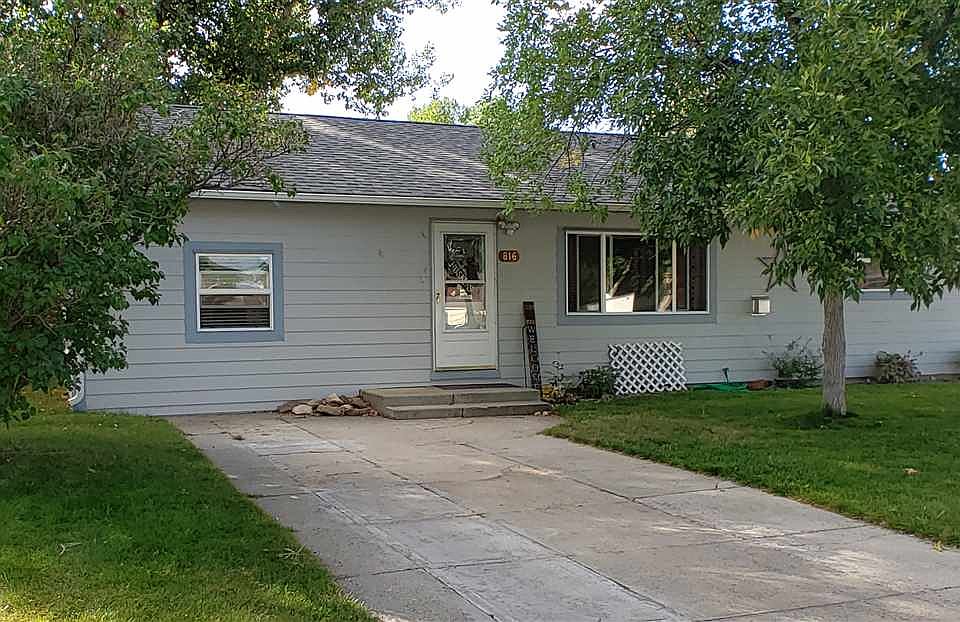 1st image of 816 S 10th St