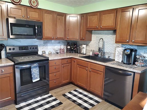 2nd image of 132 Hillside Dr