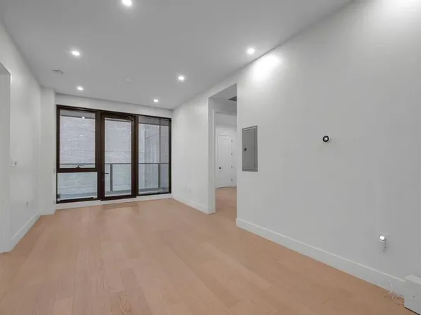 5 Court Square West image 1 of 8