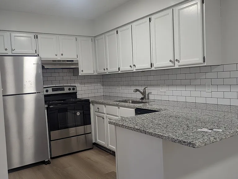 1314 Yorkland Rd — Photo 2