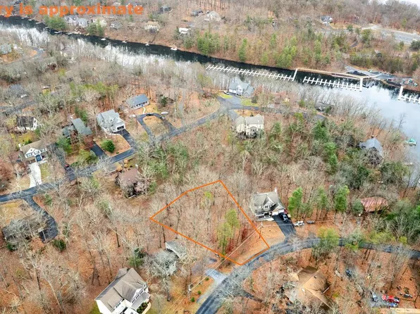 407 Northwood Cir, Cross Junction, VA 22625