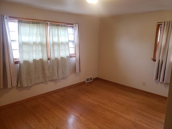 4th image of 515 Valleyview Ave NE