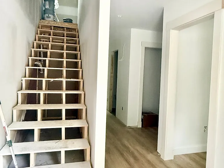192 Center Rd — Photo 33