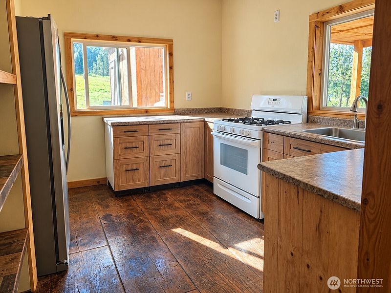 5th image of 218 Bowen Road #84
