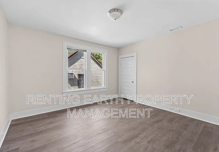 2028 Avenue V — Photo 9