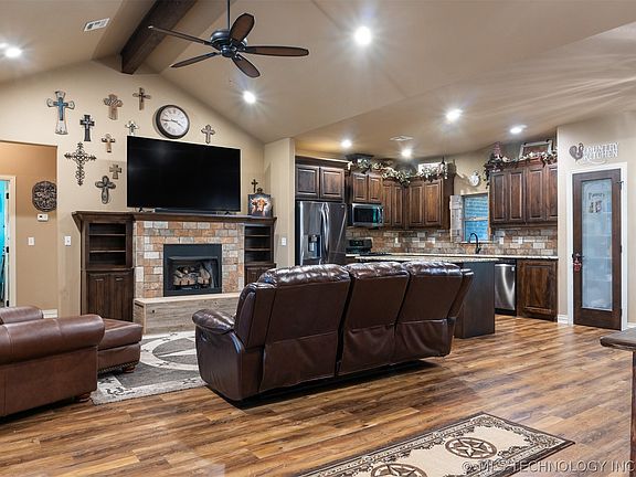 4th image of 129 Founders Ln