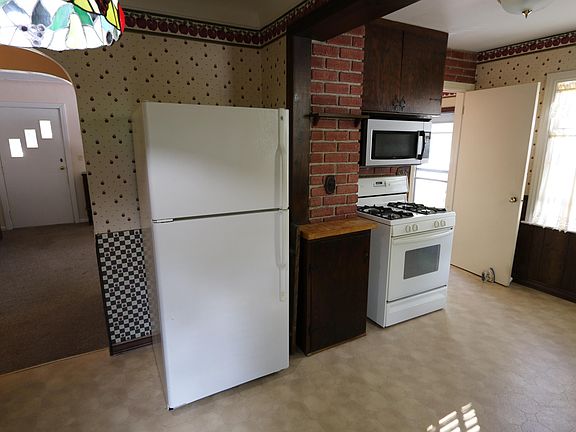 4th image of 1258 Carlton Ave NE