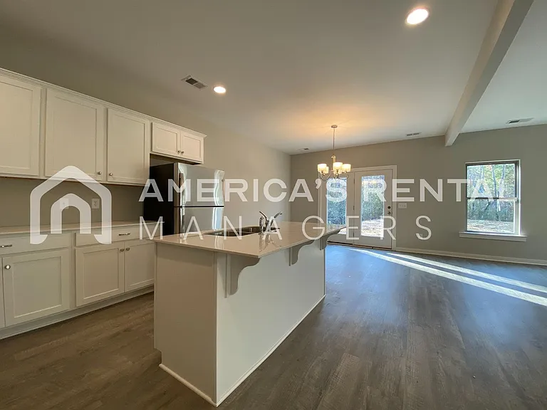 7940 Saint James Dr — Photo 8