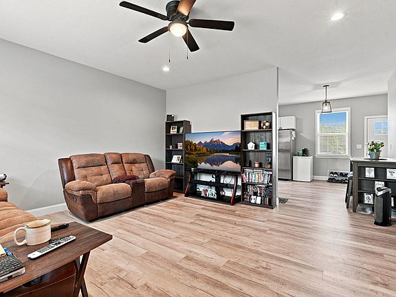 5th image of 405 Sunrise Ridge Dr